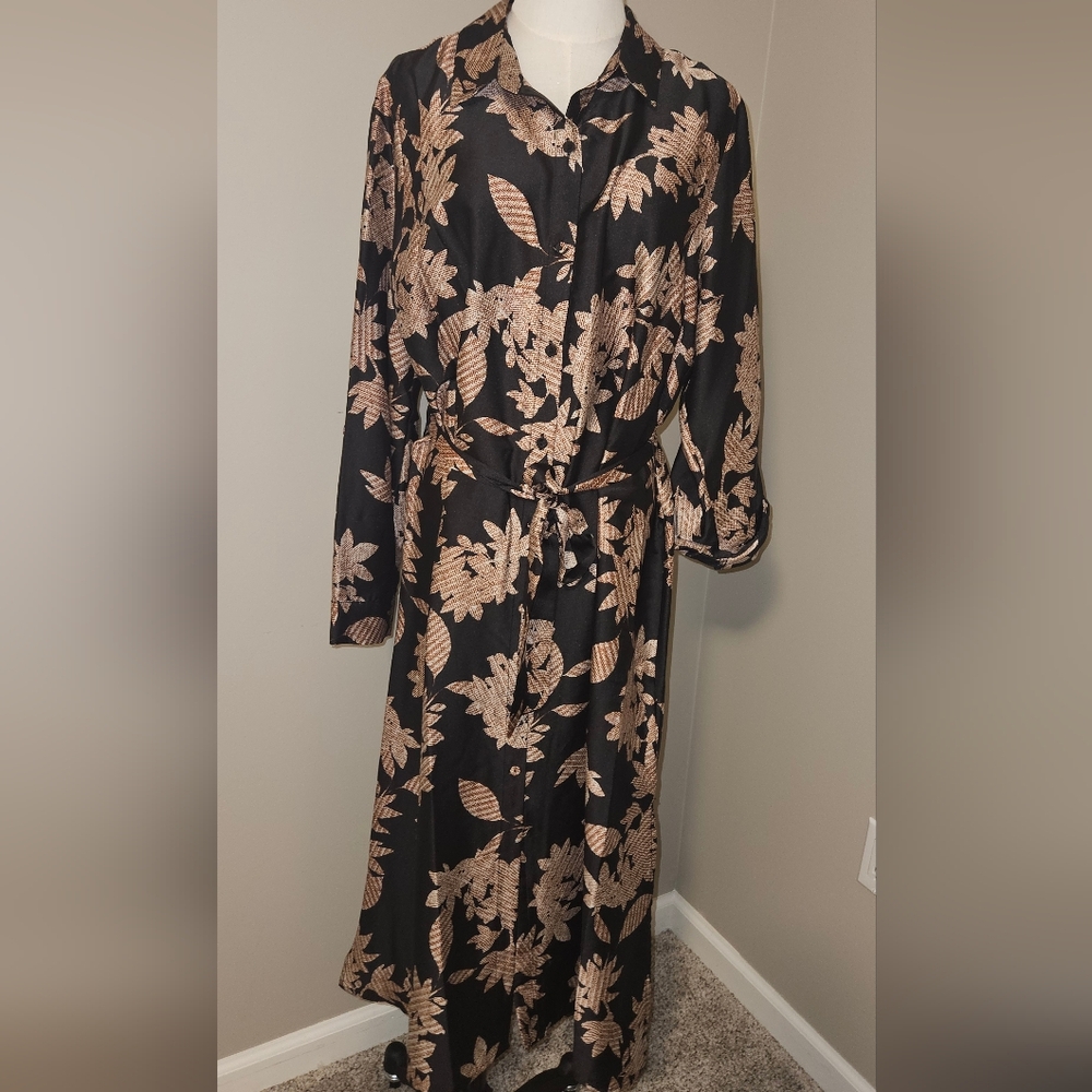 NWT Slim Factor‎ By Investments Dress/Duster: Black W/ Textured Floral: Size- L